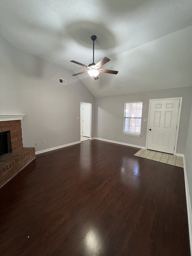 Foto del edificio - 9274 Charly Hill Ln