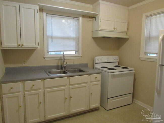 Foto del edificio - 5502 Lynwood Rd