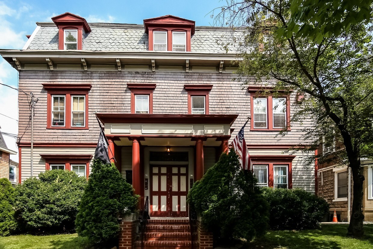 1719 Saint Marks Pl, Staten Island, NY 10301 Apartments in Staten