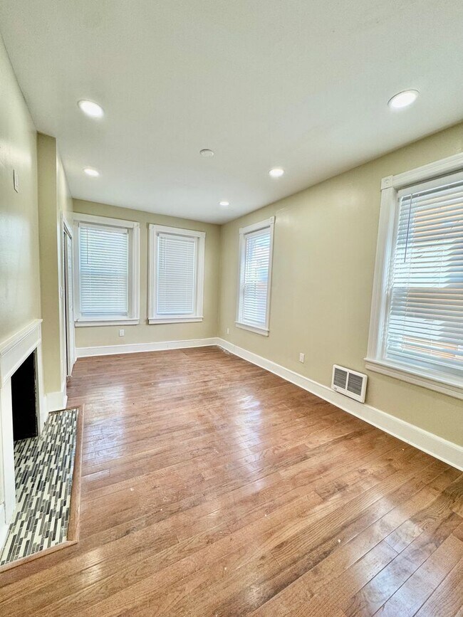 Building Photo - 1505 Belmont Ave