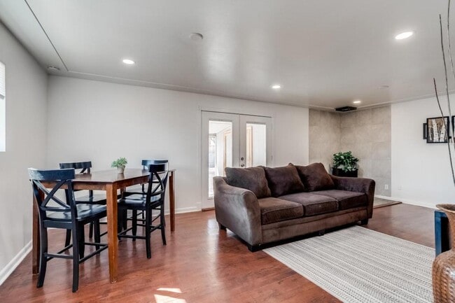 Building Photo - 7101 Wolff St