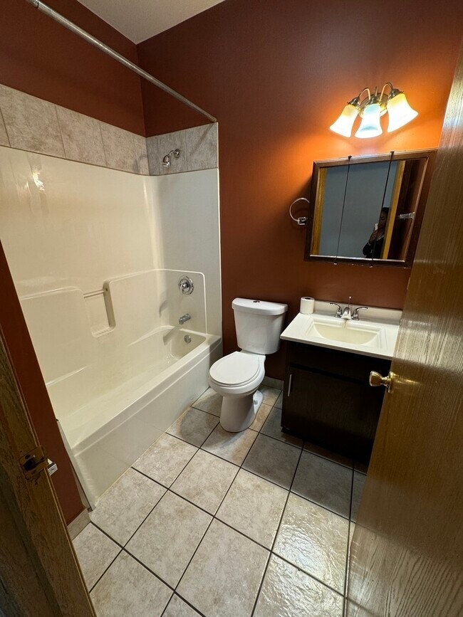 Building Photo - 5428 S Loomis Blvd