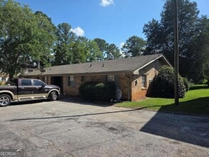 Building Photo - 897 6 Oaks Cir