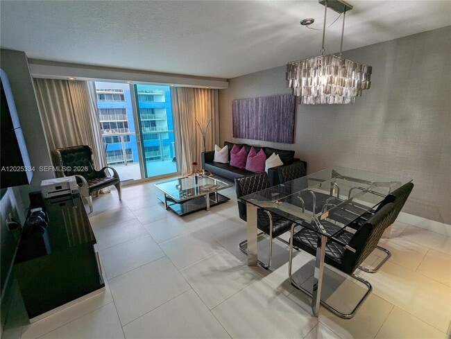 Building Photo - 2101 Brickell Ave
