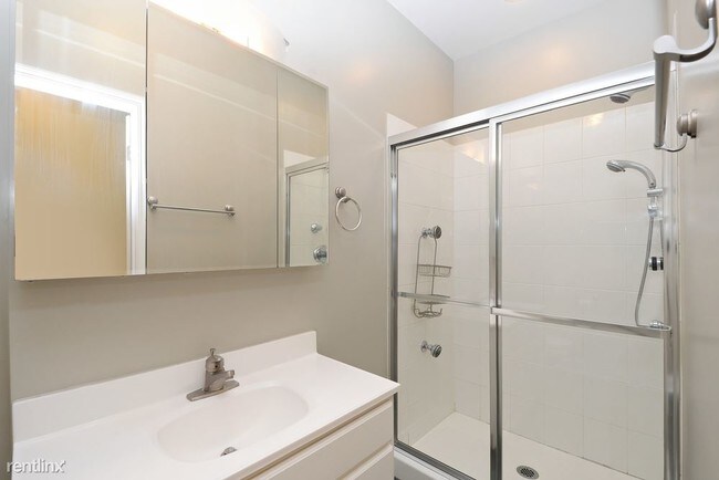 Building Photo - 3 br, 3 bath Condo - 4416 N Racine Ave