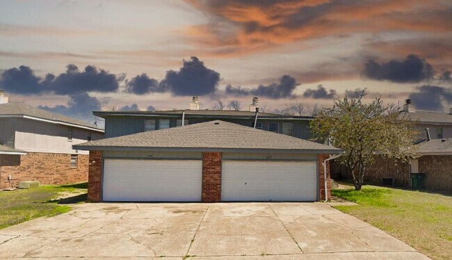 Building Photo - Wildhood Duplex ~ B
