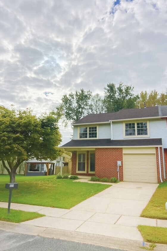 Foto principal - 223 Foxwood Ln