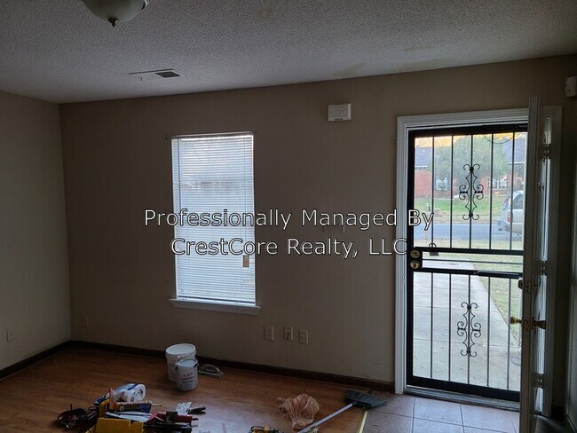 Foto del edificio - 3837 Black Forest Dr