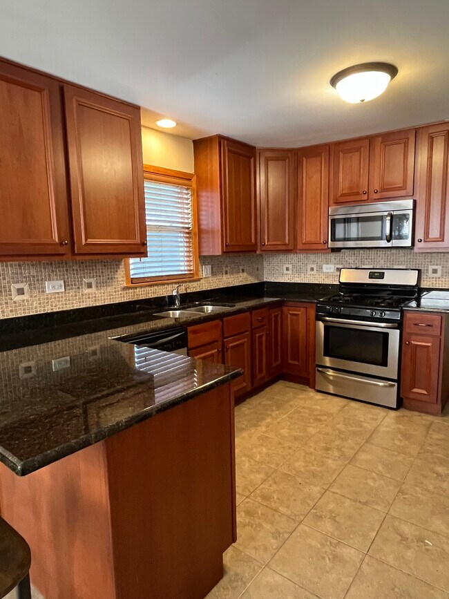 Foto del edificio - 3848 N Kenneth Ave