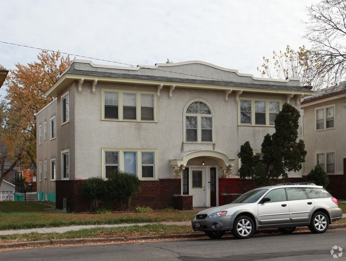 Primary Photo - 3923-3925 Chicago Ave