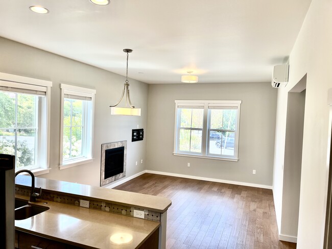 Living Room - 514 Cascade Ave