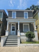 Building Photo - 714 W 38th St
