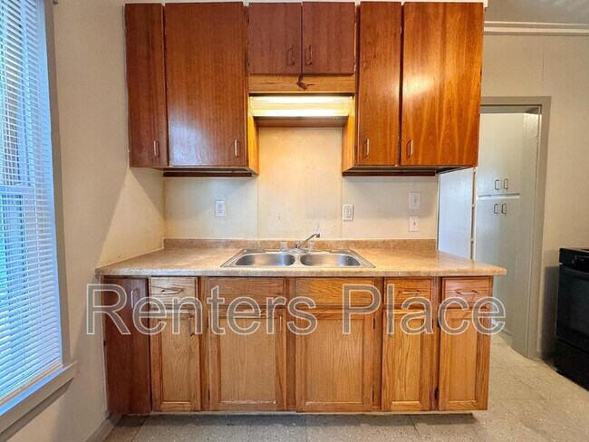Building Photo - 2608 E Archer St