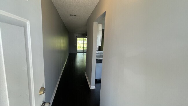 Foto del edificio - Condo For Rent