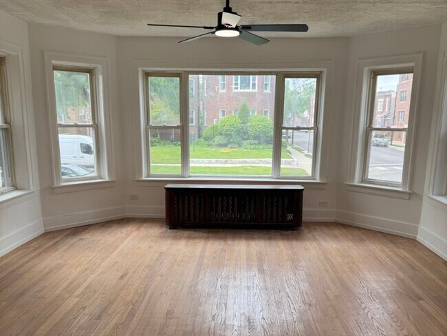 Foto del edificio - 7301 S Constance Ave