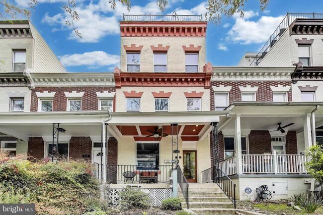 Building Photo - 131 Quincy Pl NE
