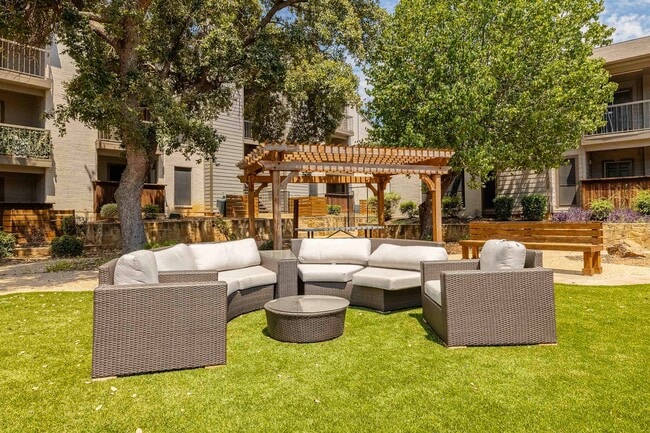 000CAF_Crosby_EXAMEN_XS_08_2024 - The Crosby