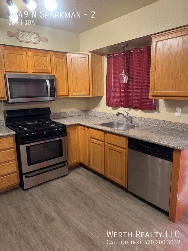 Building Photo - Desirable Unit in Quiet Community! Washer ...