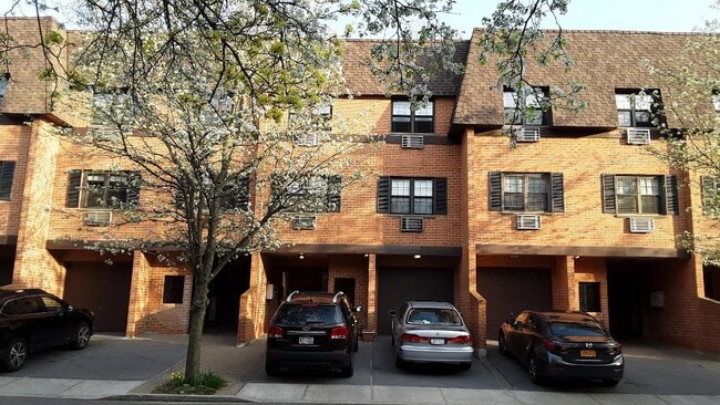 Building Photo - 22082 64th Ave