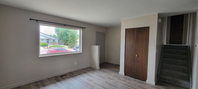 Building Photo - 2 Bedroom 1 Bath Home