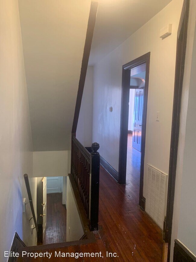 Building Photo - 3 br, 1 bath House - 649 W. Princess St., ...