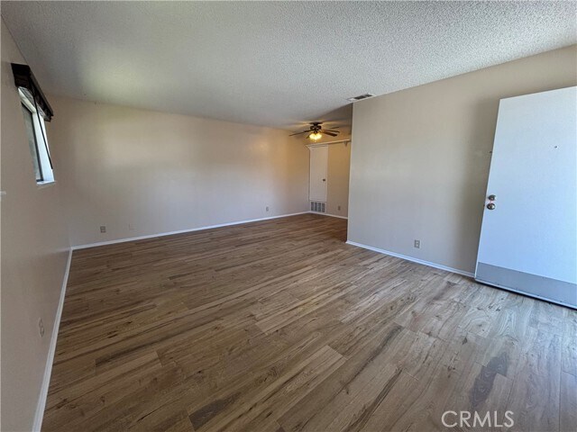 Foto del edificio - 3221 N White Ave