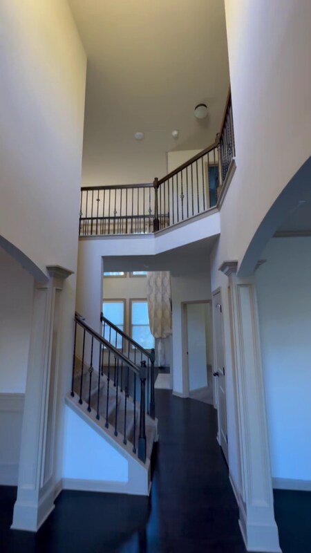 Foto del edificio - 4950 Belcrest Way