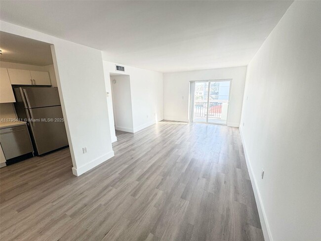 Building Photo - 8101 Crespi Blvd
