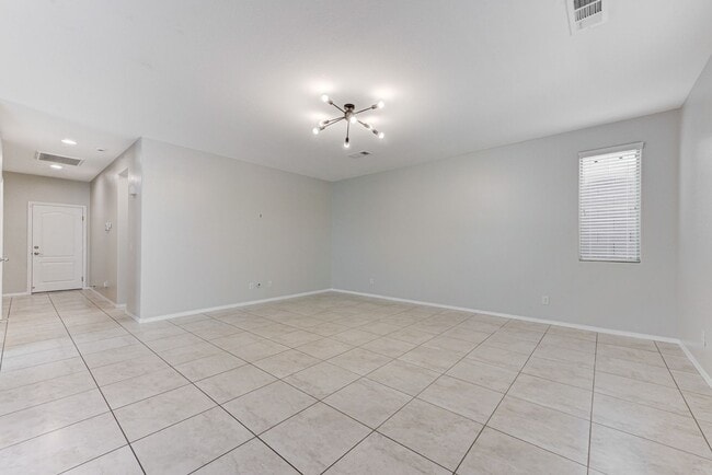 Foto del edificio - House For Rent! 4 beds, 3 baths Community ...