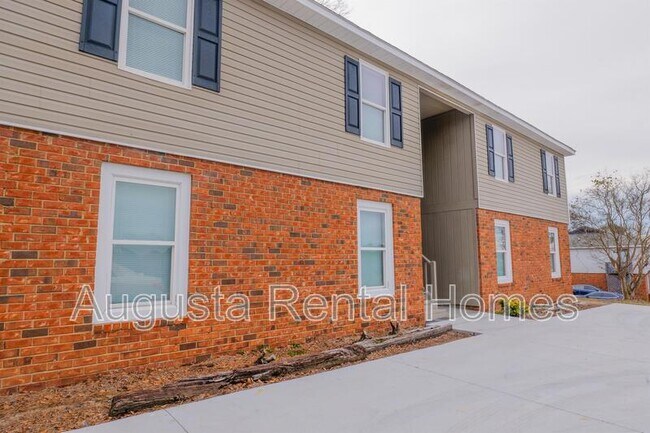 Foto del edificio - 144 Conifer Drive