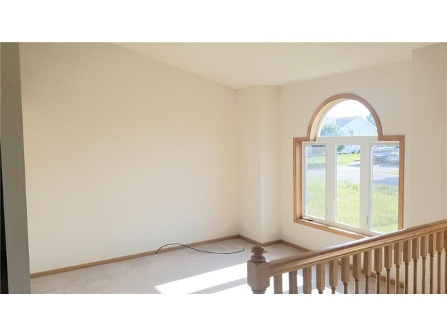 Building Photo - 470 Highland Dr