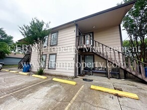Building Photo - 2612 W Sycamore Ave