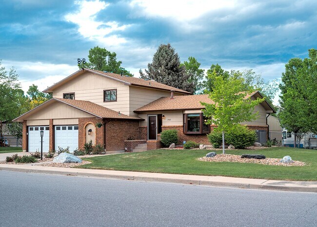 Building Photo - Spacious 4-Bedroom, 3-Bath Home with Finis...