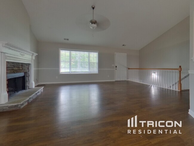 Building Photo - 119 Creekwood Dr