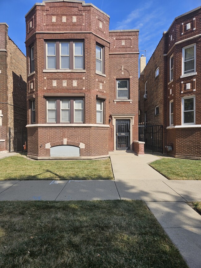 Building Photo - 8033 S Marshfield Ave