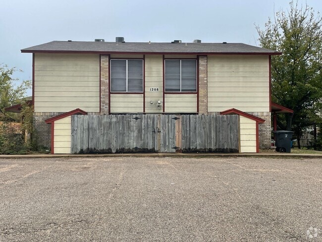 Building Photo - 1208 Covey Ln