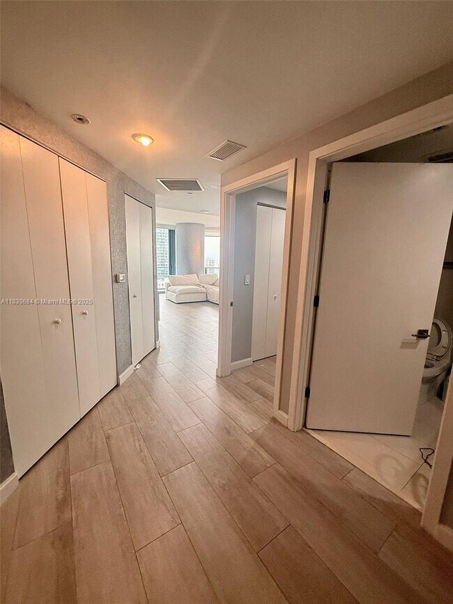 Foto del edificio - 45 SW 9th St
