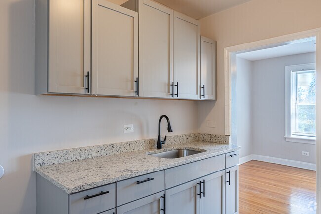 3 habitaciones, 1 baño - 1080 pies cuadrados - Cocina - 7526-36 S Colfax Ave