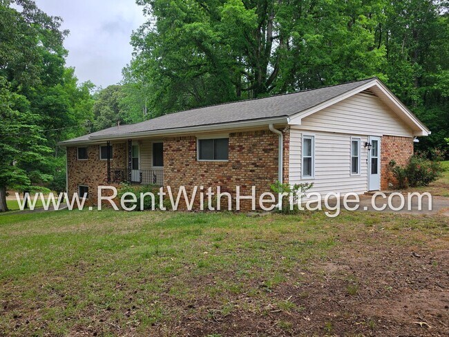 Foto del edificio - Gorgeous 4 Sided Brick Home/ Upgrades Galore/ Full Unfinished Basement