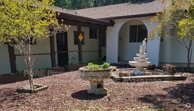 Building Photo - 295 San Jacinta Dr