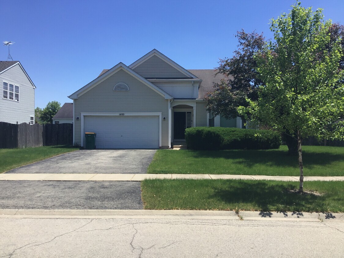 Primary Photo - 1400 Bridgehampton Drive