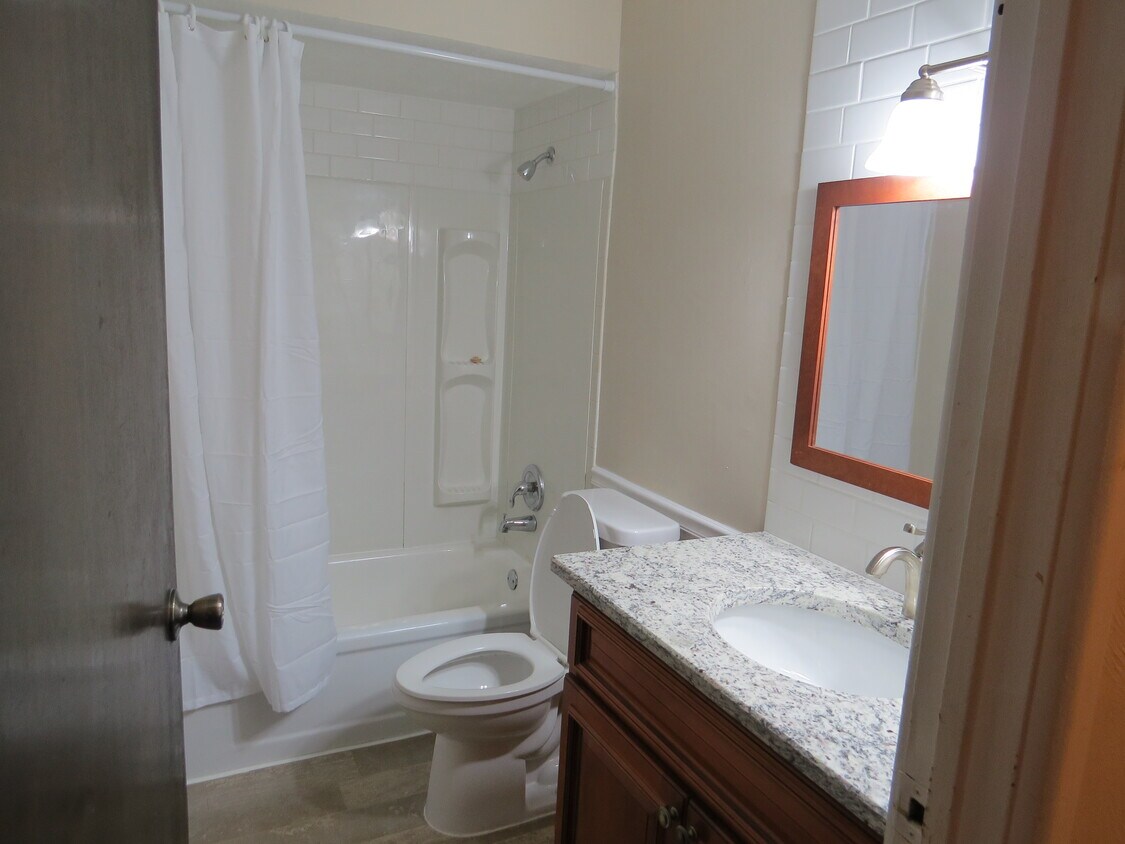 Primary Photo - 4570 Washington Square Dr