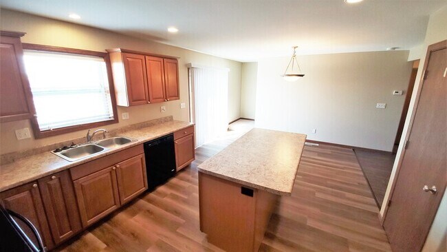 Foto del edificio - 2908 Riviera St SW