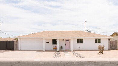 Building Photo - 1303 W 9th St