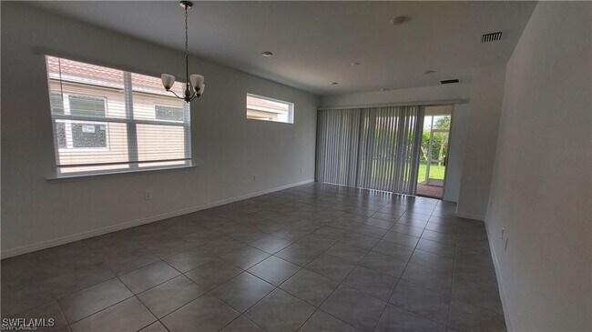 Foto del edificio - 2977 Royal Gardens Ave