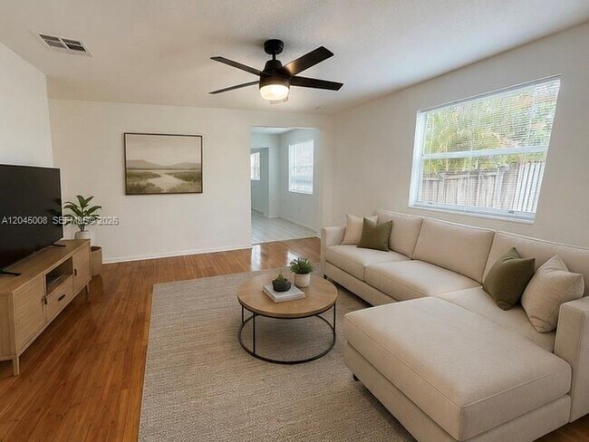 Foto del edificio - 7720 Raleigh St