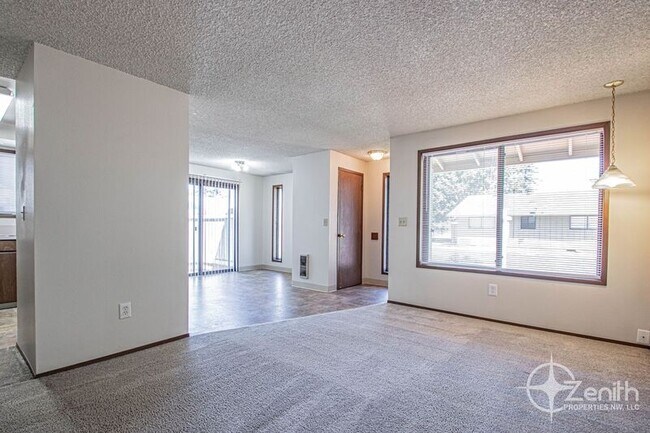 Foto del edificio - 3103 NE Whitman Ave.