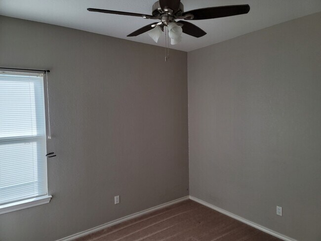 Foto del edificio - 517 1/2 Atchison Street Unit