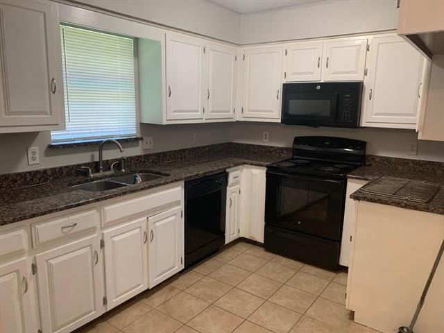 Building Photo - 2434 Lakeview Cir