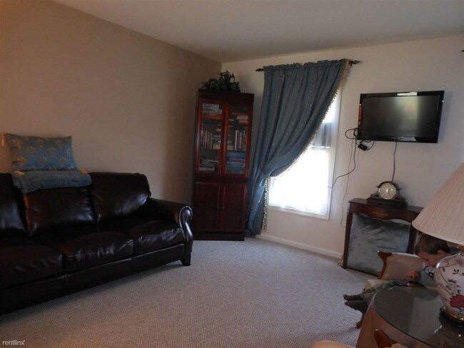 Building Photo - 911 Allenview Dr